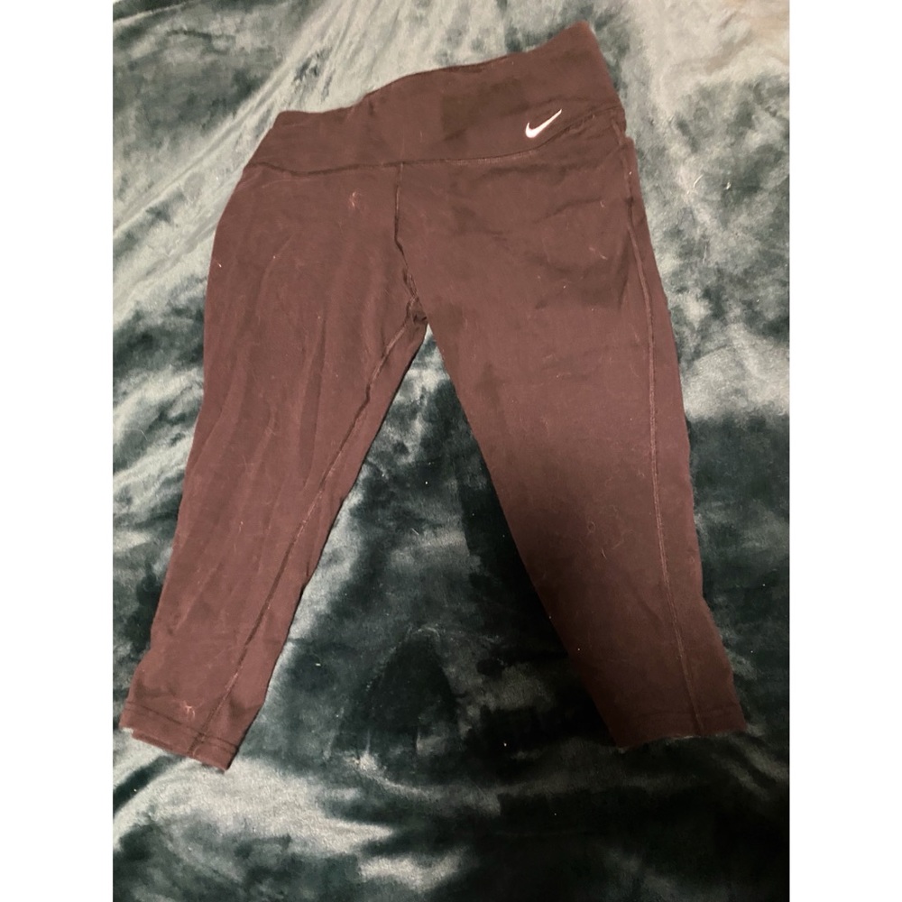 BLACK Nike dryfit crop (to knee) workout leggings